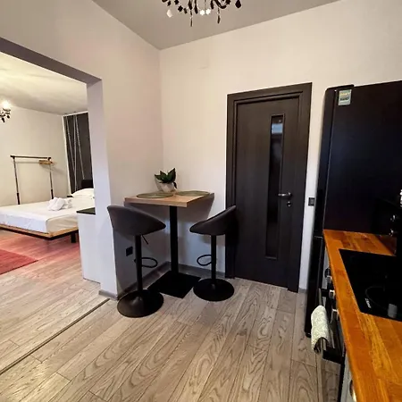 Center Velor Ac, Smart Tv, Garden Apartment *